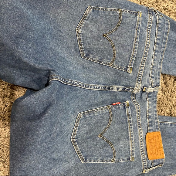 Levi’s 711 Skinny 30 Waist - Picture 3 of 3